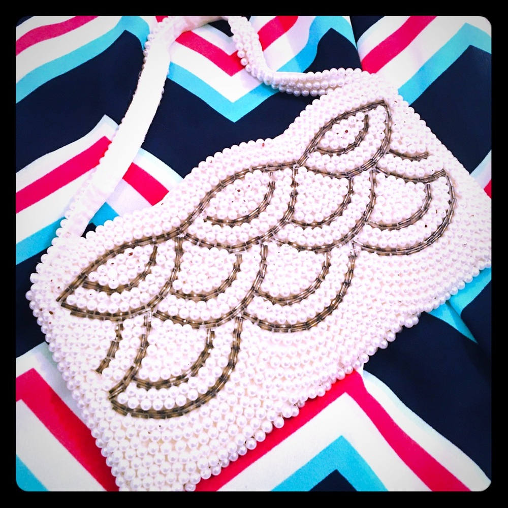 Pretty pearl vintage clutch!